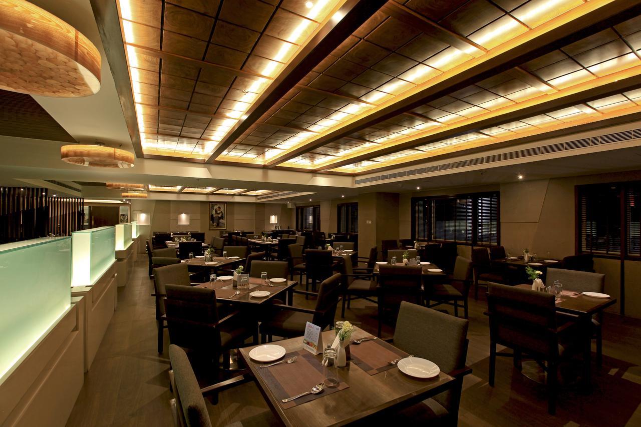 Goutham Grand Hotel Tenali Exteriör bild