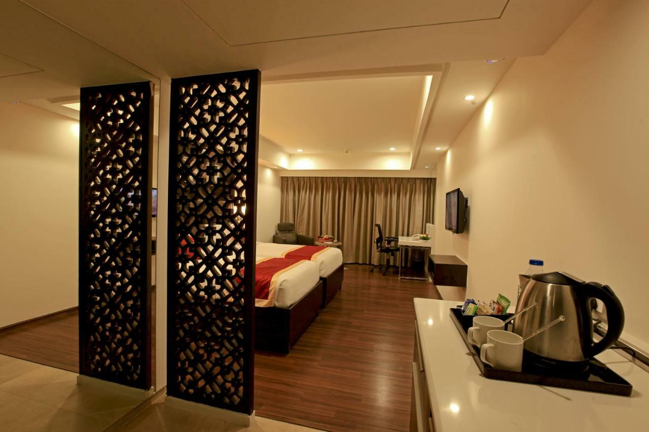 Goutham Grand Hotel Tenali Exteriör bild